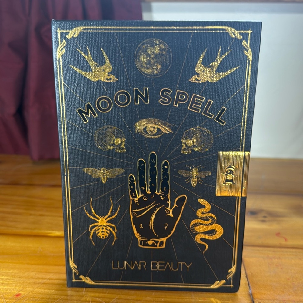 Lunar Beauty Moon Spell Palette